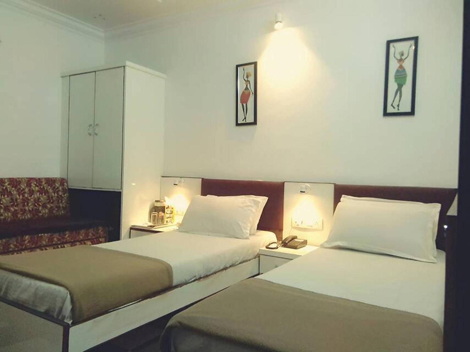 Hotel Chatako Ahmedabad Buitenkant foto